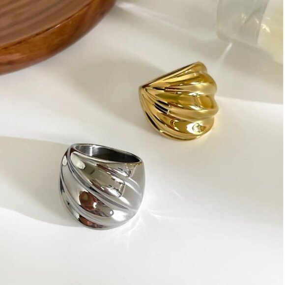 Chunky Sculptural Ripple Ring | Available in Gold OR Silver Color | Size 8 OR 9 - Picture 3 of 3